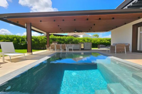 Elegante villa privada de 4 dormitorios con piscina y jacuzzi